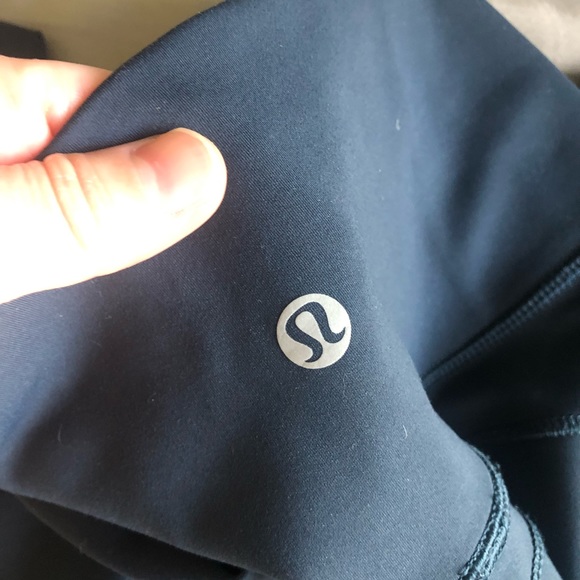 Lululemon in movement legging 23” submarine size 4 - Picture 5 of 9